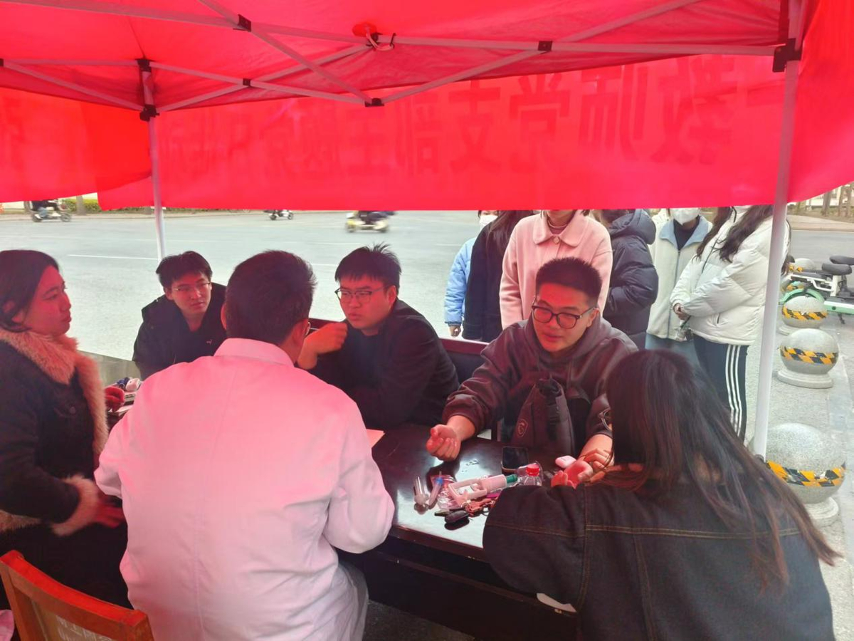 南阳理工学院张仲景国医国药学院第一教师党支部:以“党建+志愿服务”,发挥人才优势,助力学生培养 南阳理工学院张仲景国医国药学院第一教师党支部:以“党建+志愿服务”,发挥人才优势,助力学生培养