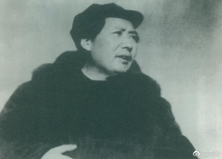 1949年3月23日,毛泽东率领中共中央机关离开西柏坡前往北平。出发时,他对周恩来说,今天是进京的日子,进京赶考去。我们决不当李自成,我们都希望考个好成绩。